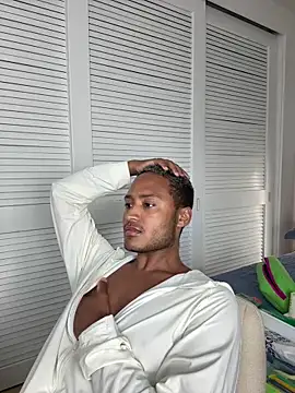 Snapshot of DTKXXV chatting on 10, 4, 2026 DTKXXV online show from 10, 4, 2026