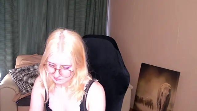 Snapshot of Lily_Spark_ chatting on 2, 6, 2026 Lily Spark online show from 2, 6, 2026