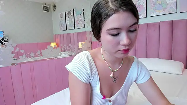 Hellencute18  online show from 20, 4, 2026