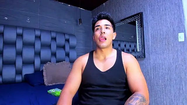 Snapshot of alangreek1 chatting on 30, 4, 2026 alangreek1 online show from 30, 4, 2026