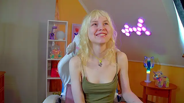HannahHollis online show from 26, 4, 2026