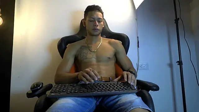 Snapshot of nicolas_valmont chatting on 25, 7, 2026 nicolas valmont online show from 25, 7, 2026