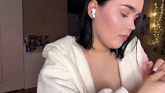 Snapshot of lola_raze chatting on 2, 7, 2026 lola raze online show from 2, 7, 2026
