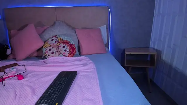 Snapshot of RoxaneBrown chatting on 23, 6, 2026 RoxaneBrown online show from 23, 6, 2026