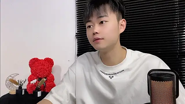 GUCCI-BOY1314 online show from 28, 4, 2026