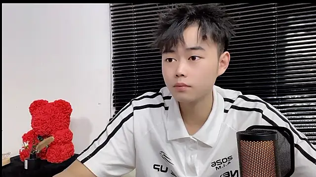 GUCCI-BOY1314 online show from 30, 4, 2026