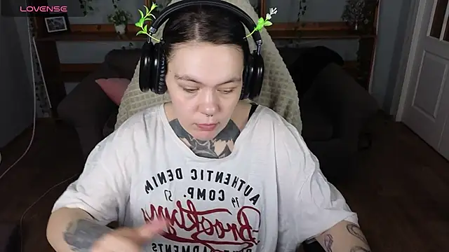 QwertyAnnie Lbo online show from 20, 4, 2026