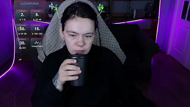 QwertyAnnie Lbo online show from 23, 4, 2026