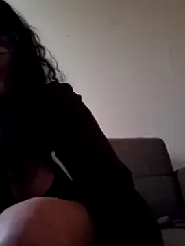 Snapshot of Miliffhj chatting on 11, 4, 2026 Miliffhj online show from 11, 4, 2026