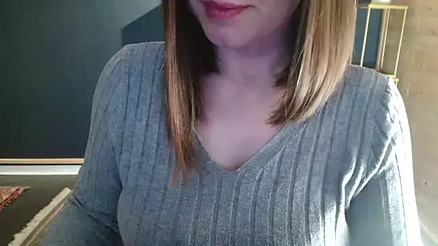 Snapshot of NicoleLove_ chatting on 7, 6, 2026 NicoleLove online show from 7, 6, 2026