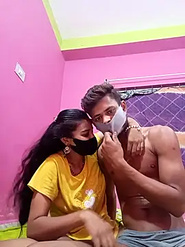 Snapshot of Hot-Couple4 chatting on 17, 4, 2026 Hot-Couple4 online show from 17, 4, 2026
