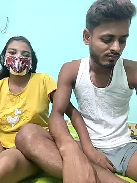 Snapshot of Hot-Couple4 chatting on 4, 5, 2026 Hot-Couple4 online show from 4, 5, 2026