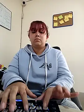 Snapshot of AliceScoot_ chatting on 9, 5, 2026 AliceScoot online show from 9, 5, 2026