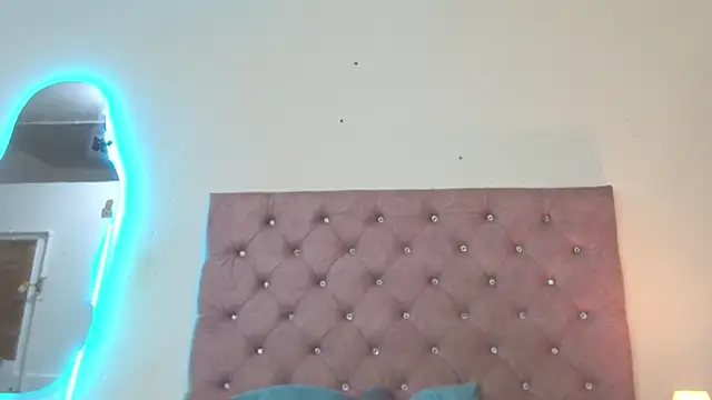 laurenlaine online show from 7, 6, 2026