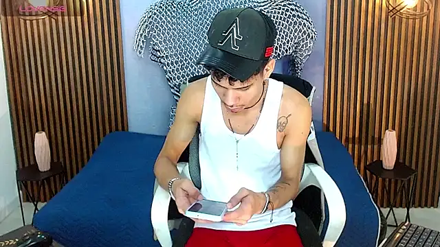 Snapshot of Skinny_cute_Alyer chatting on 9, 5, 2026 Skinny cute Alyer online show from 9, 5, 2026
