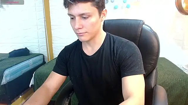Snapshot of Zayn_clausen chatting on 8, 5, 2026 Zayn clausen online show from 8, 5, 2026