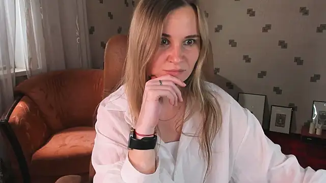 MiaSparkes online show from 6, 7, 2026