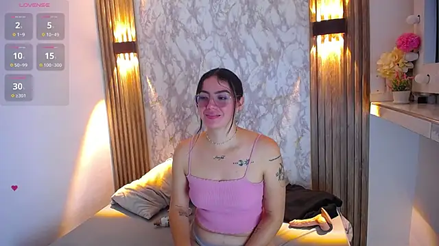 Snapshot of Miss_Merlin_ chatting on 26, 4, 2026 Miss Merlin online show from 26, 4, 2026