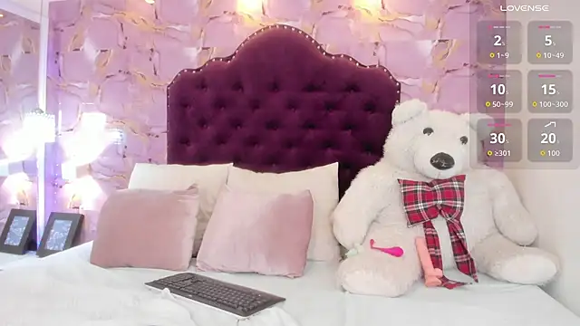 Snapshot of luna_bloomm_ chatting on 23, 6, 2026 luna bloomm online show from 23, 6, 2026