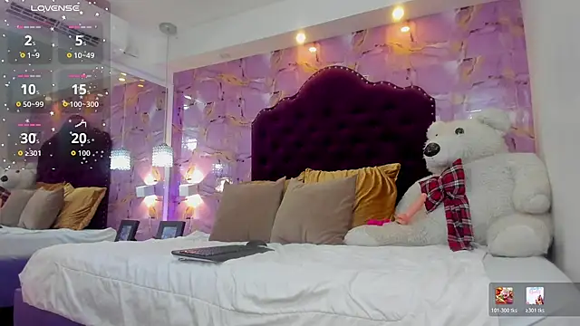 Snapshot of luna_bloomm_ chatting on 8, 7, 2026 luna bloomm online show from 8, 7, 2026