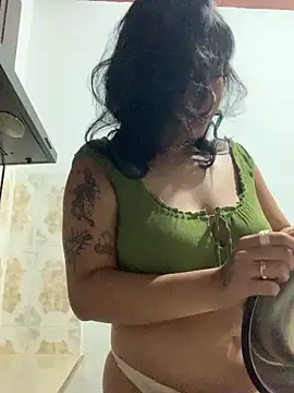 Snapshot of NefertitiXO chatting on 10, 4, 2026 NefertitiXO online show from 10, 4, 2026