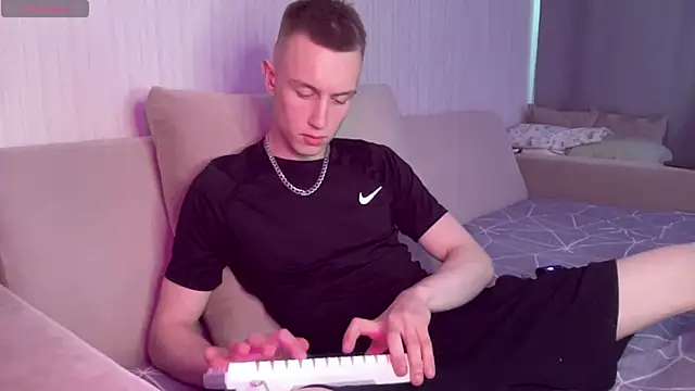 Travis Gracile online show from 9, 5, 2026