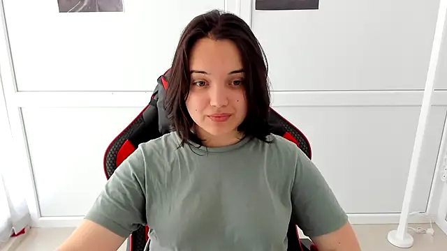 Snapshot of Caroline_cutte chatting on 19, 5, 2026 Caroline cutte online show from 19, 5, 2026