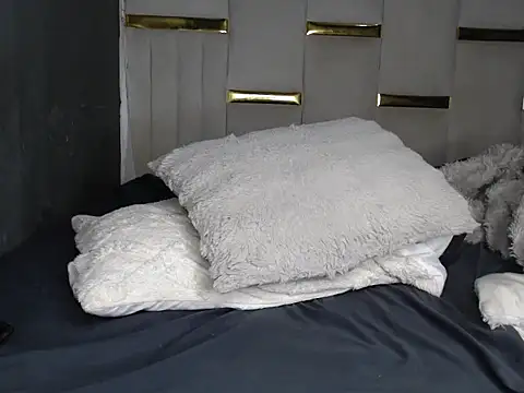 CreamyPussy95 online show from 10, 4, 2026