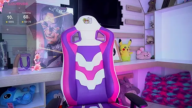 Snapshot of IvyLuxe_ chatting on 11, 4, 2026 IvyLuxe online show from 11, 4, 2026