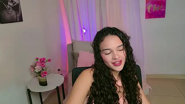Snapshot of MaraVelvett chatting on 18, 5, 2026 MaraVelvett online show from 18, 5, 2026