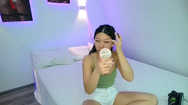 LaylaLaurent online show from 23, 4, 2026