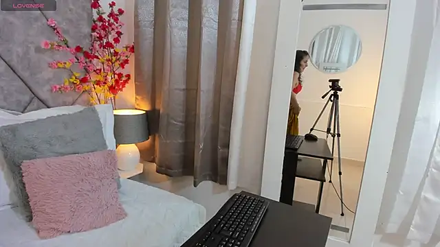 Snapshot of shaliny_ chatting on 14, 4, 2026 shaliny online show from 14, 4, 2026