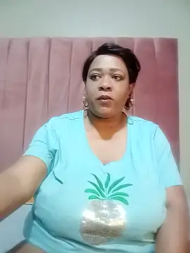 Snapshot of BUSTYQUEEN56_ chatting on 7, 6, 2026 BUSTYQUEEN56 online show from 7, 6, 2026
