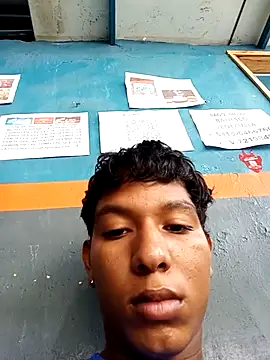 Snapshot of Esneider_boy chatting on 15, 4, 2026 Esneider boy online show from 15, 4, 2026