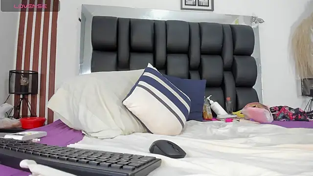 Snapshot of MILF_AURORA chatting on 26, 5, 2026 MILF AURORA online show from 26, 5, 2026