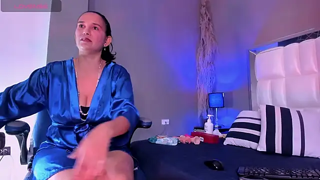 Snapshot of MILF_AURORA chatting on 5, 6, 2026 MILF AURORA online show from 5, 6, 2026