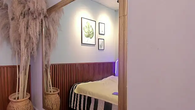 AMBERBENELLI online show from 16, 4, 2026