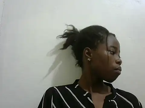 Snapshot of Rerpuss1 chatting on 4, 6, 2026 Rerpuss1 online show from 4, 6, 2026