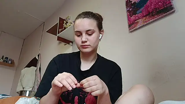 RoxanneStuard online show from 14, 4, 2026