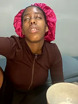 petite bee online show from 16, 5, 2026