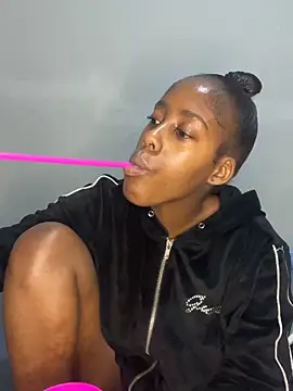 petite bee online show from 29, 5, 2026