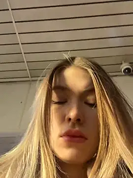 Snapshot of Risky_Mia69 chatting on 15, 4, 2026 Risky Mia69 online show from 15, 4, 2026