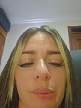 BriannaBunnyy online show from 13, 5, 2026