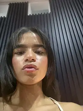 Snapshot of luna-bella_ chatting on 18, 7, 2026 luna-bella online show from 18, 7, 2026