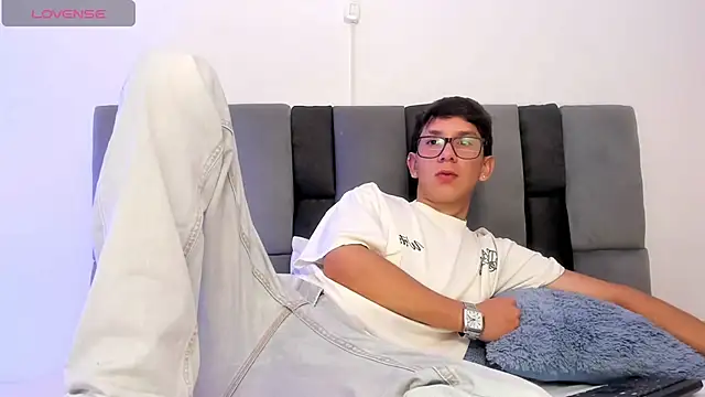 Snapshot of Adrien_silex chatting on 15, 4, 2026 Adrien silex online show from 15, 4, 2026