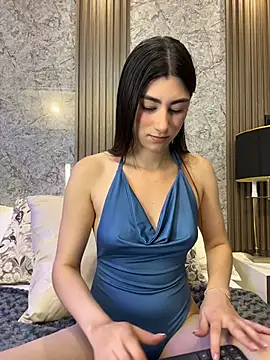 Snapshot of evelyn_hills chatting on 23, 4, 2026 evelyn hills online show from 23, 4, 2026
