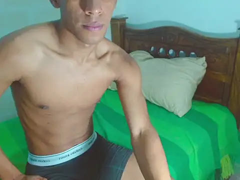 LuigiLuxs online show from 25, 4, 2026