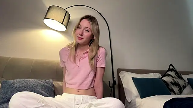 Kattie Petite online show from 21, 4, 2026