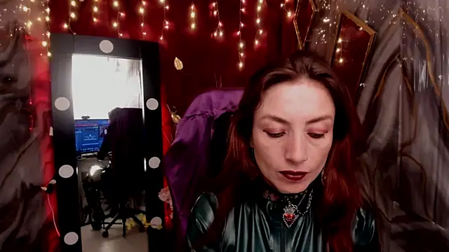 Queenscarlettsecret online show from 4, 5, 2026