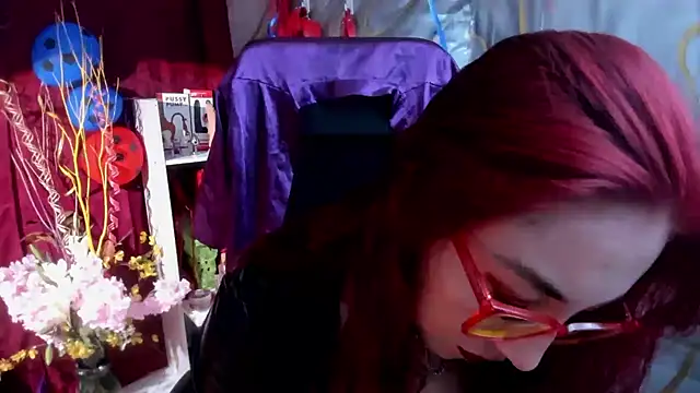 Snapshot of Queenscarlettsecret chatting on 6, 7, 2026 Queenscarlettsecret online show from 6, 7, 2026